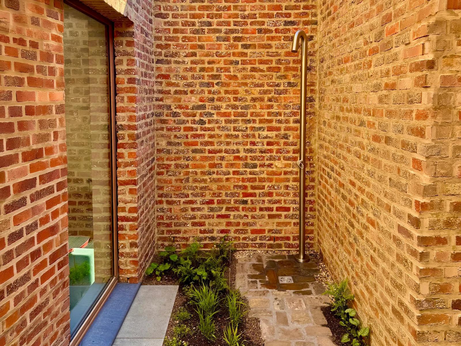 velum-lb27-kr03-in-kleine-patio-tuin